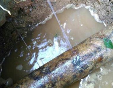 仁寿楼顶渗水维修公司分享下地暖漏水的原因及检测方法。